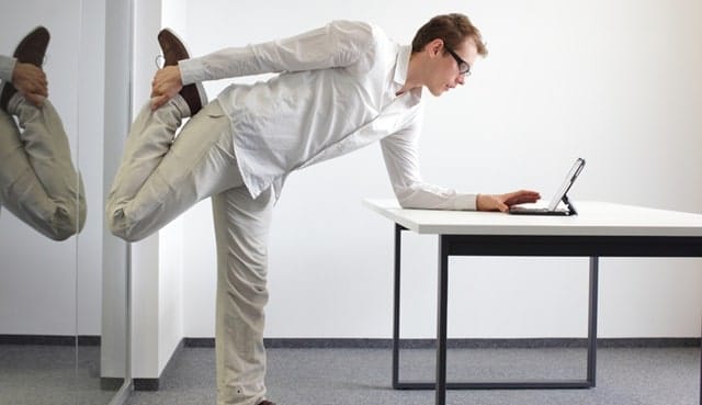 Été au bureau : 8 conseils pour allier travail et détente Été au bureau : 8 conseils pour allier travail et détente exercices de jambes couverture