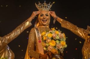 La première Miss AI au monde est marocaine et voilée : Kenza Layli triomphe aux World AI Creator Awards La première Miss AI au monde est marocaine et voilée : Kenza Layli triomphe aux World AI Creator Awards kenza.layli 1720558767373 e1720558872117