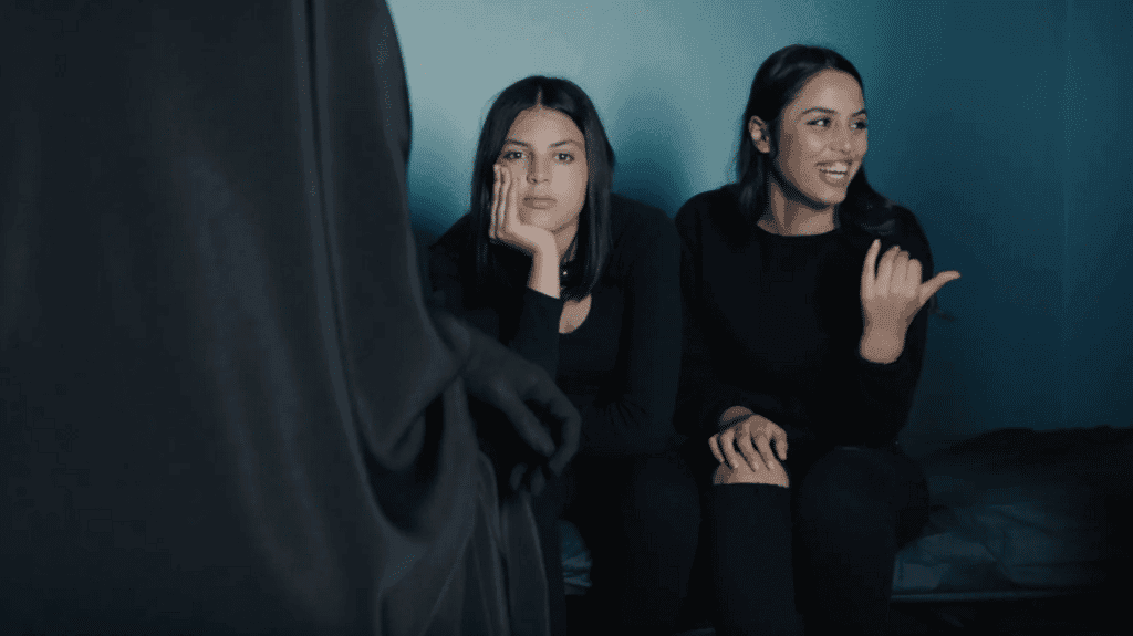 La femme qui reproduit l'oppression et se transforme en bourreau