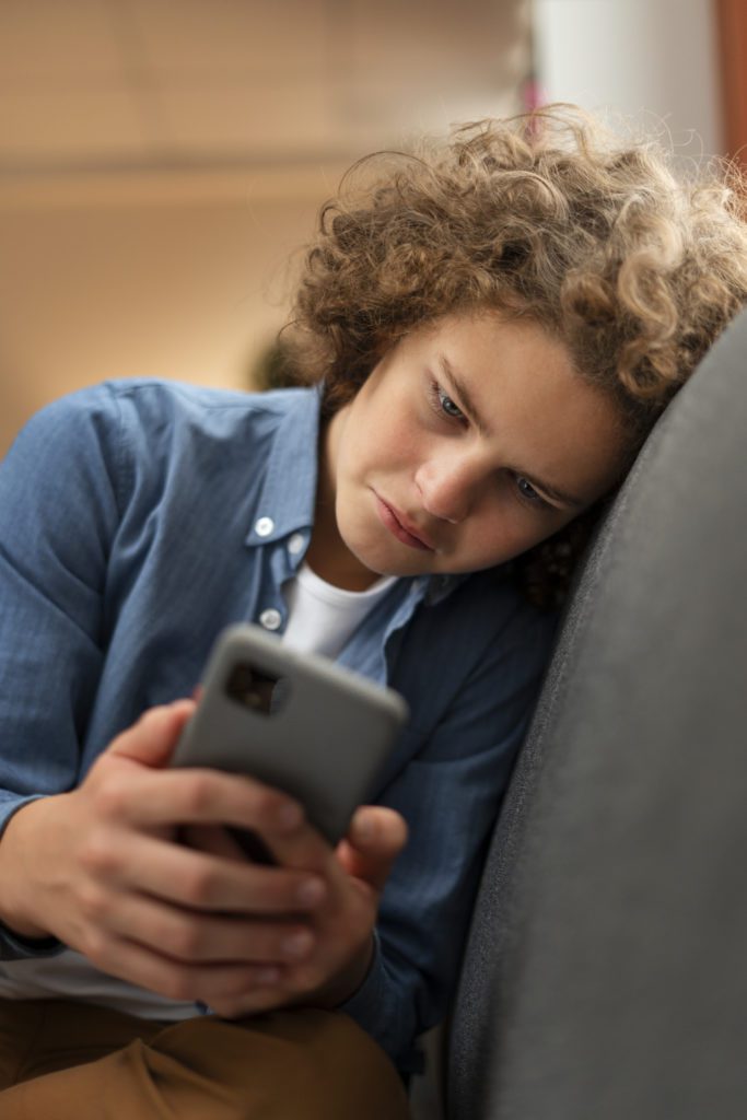 Etude revele pourquoi le defilement scrolling rapide sur les reseaux sociaux intensifie lennui 2