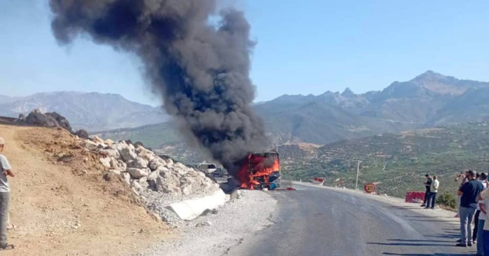 Autocar en flammes sur la route Tétouan-Chefchaouen