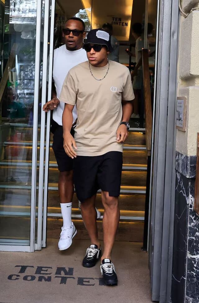 Achraf Hakimi et Hiba Abouk: déjeuner en famille à Madrid après un an et demi de séparation achraf hakimi Achraf Hakimi et Hiba Abouk déjeuner en famille à Madrid