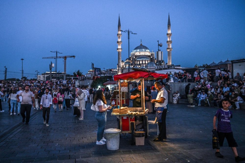 L'inflation menace la survie des marchands ambulants à Istanbul L'inflation menace la survie des marchands ambulants à Istanbul AFP 20240904 36FG4Y6 v3 Preview AIstanbulLeBluesDesVendeursDeRueFaceALInflation