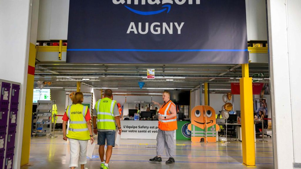 Amazon: visite guidée éblouissante au public du plus grand entrepôt logistique en France Amazon Amazon Visite guidee eblouissante au public du plus grand entrepot logistique en France