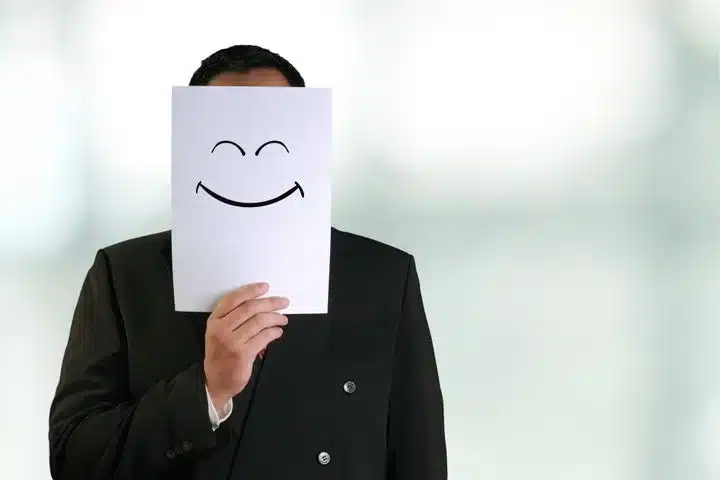 Pourquoi la quête du bonheur permanent est un piège : l'importance des émotions négatives bonheur Les dangers de la positivite toxique un piege emotionnel