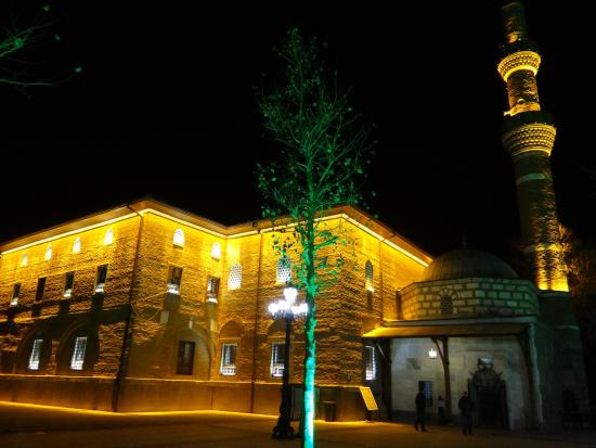 Ankara : Entre histoire millénaire et modernité dynamique, une capitale à explorer Ankara haci bayram camisi ankara