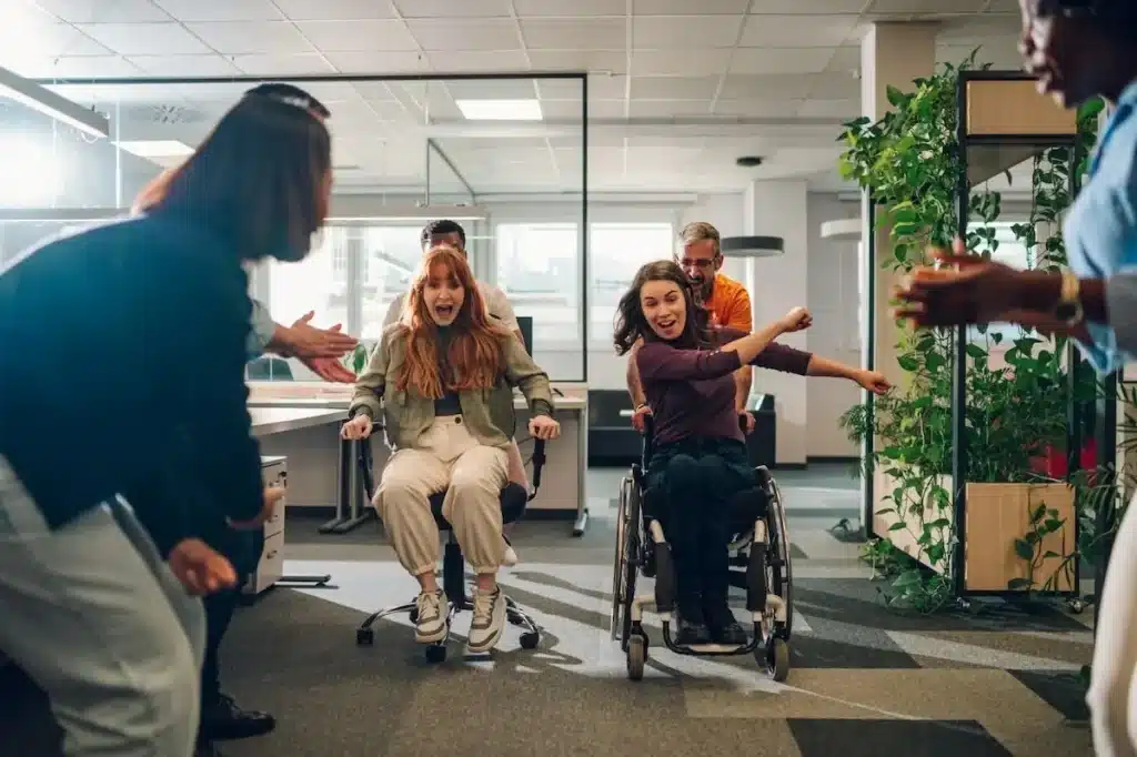Adobe révèle les tendances créatives et durables pour 2025 Adobe rire legerete tendance design adobe