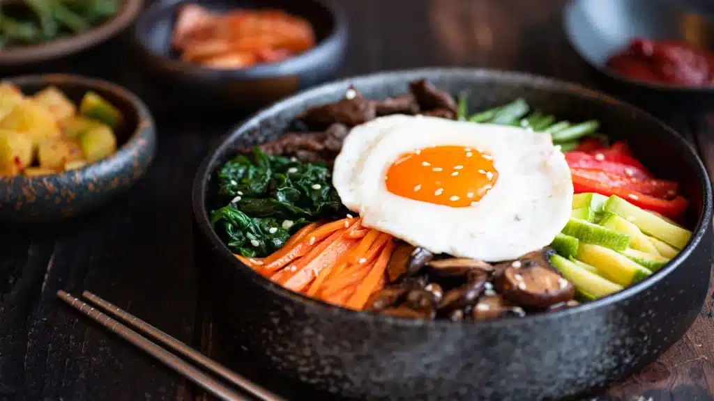 Saveurs du monde –Bibimbap : une immersion dans l’art culinaire coréen Bibimbap 20240522101509 recettes 20 20asiamarch c3 a9 20 2