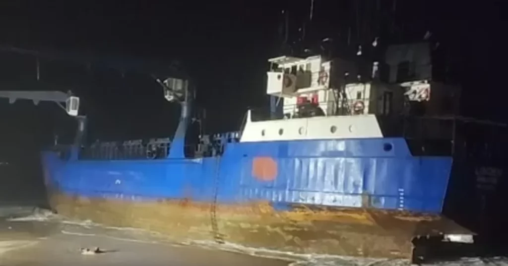 Mohammedia la Marine Royale intervient pour assurer levacuation sanitaire a deux navires etrangers