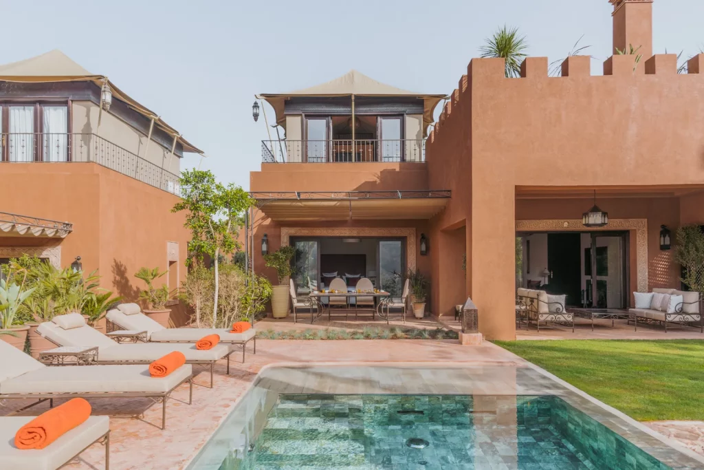 Kasbah Tamadot : une retraite de luxe rénovée au cœur du Haut Atlas Kasbah Kasbah Tamadot Riad 1 And Pool 1 HR Copie