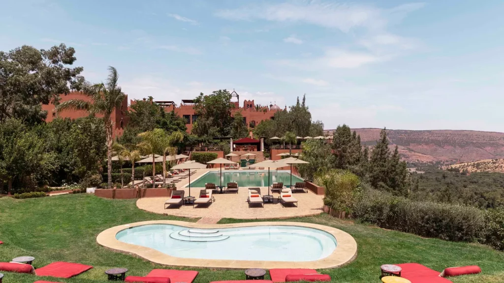 Kasbah Tamadot : une retraite de luxe rénovée au cœur du Haut Atlas Kasbah kasbah tamadot pool pool