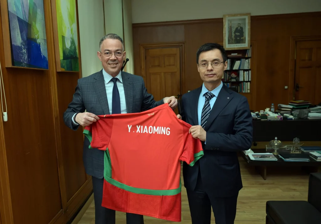 La FRMF signe un partenariat stratégique avec Haier pour le développement du football au Maroc FRMF الرئيس scaled 1