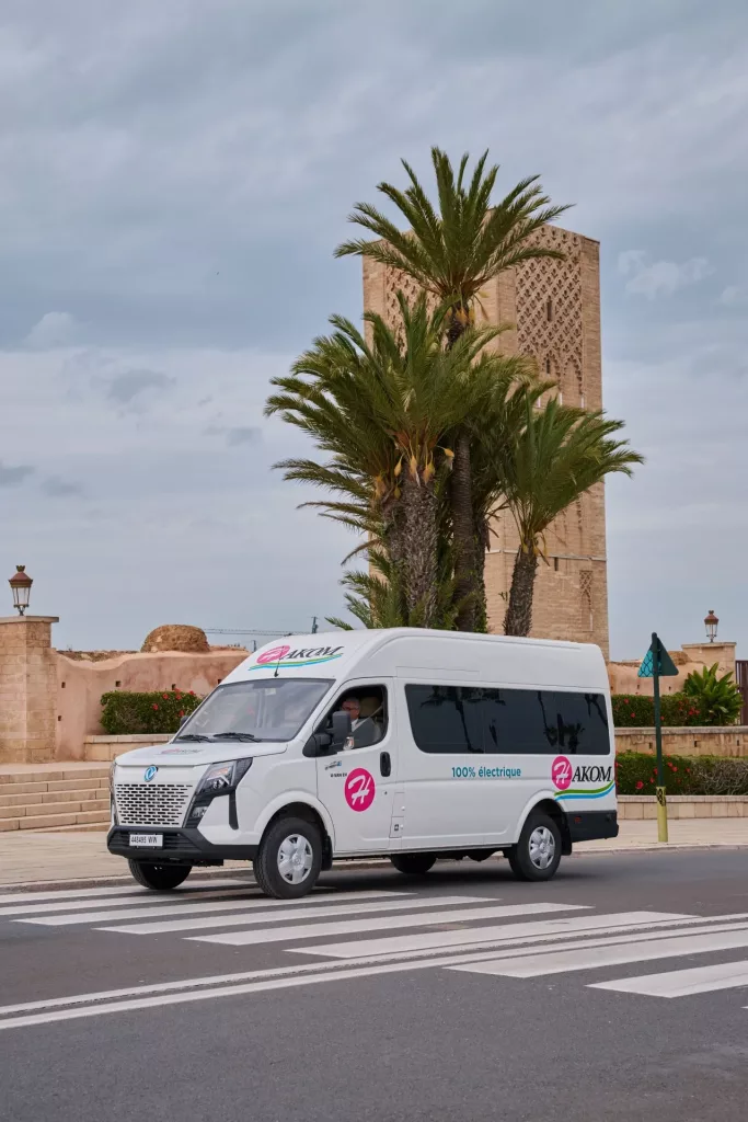 Dongfeng Maroc livre le premier minibus 100 % électrique du Royaume à Hakom Transport Dongfeng 1744905262919