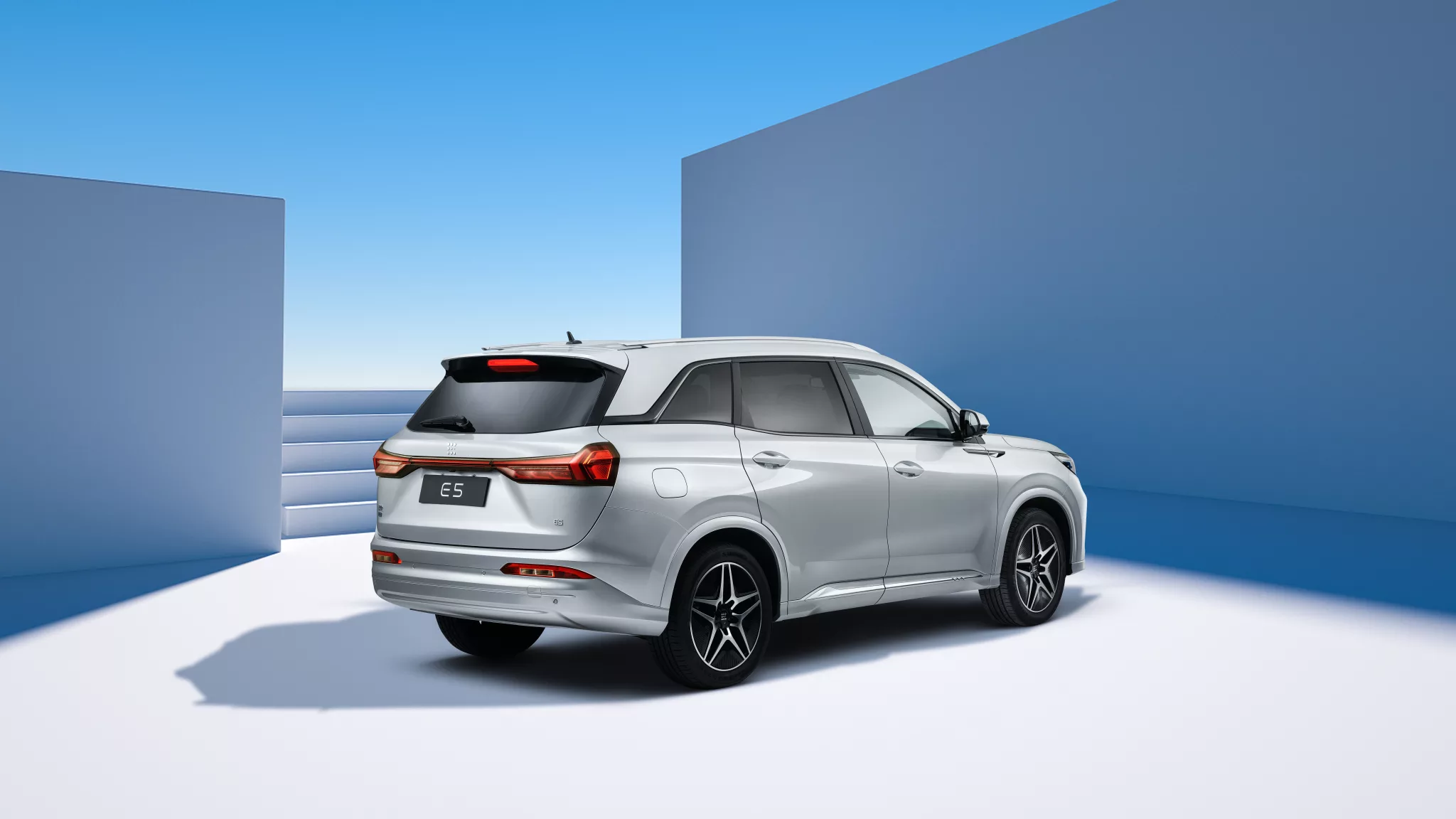 DFSK E5 : le premier SUV hybride rechargeable 7 places de la marque chinoise débarque au Maroc ZEEKR 角度 3 scaled