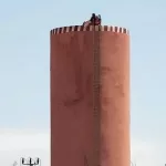 Oulad Youssef : un homme se jette du haut d’un château d’eau après deux semaines de protestation Oulad Youssef Oulad Youssef un homme se jette du haut d'un château