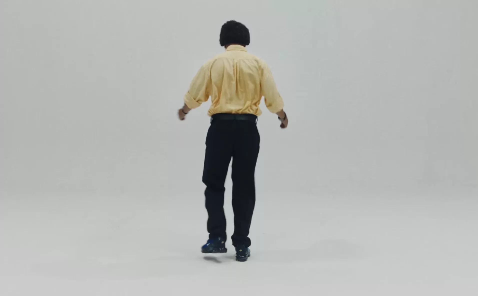 Qui est le danseur du clip de Draganov qui fait grincer des dents en Algérie ? Draganov Draganov