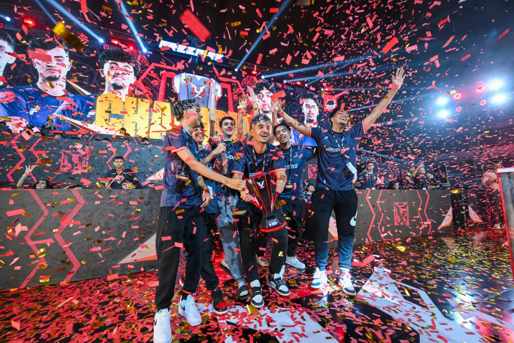 Grande finale Free Fire Battle of Morocco 2025 à Casablanca : ambiance explosive et sacre des Ravens casablanca Team Ravens Celebrating The Championship of Free Fire BOM 2025