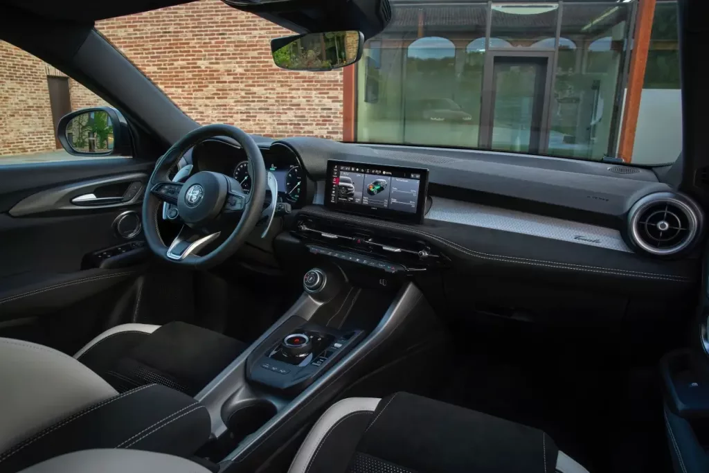 Alfa Romeo Tonale 2026 : le SUV italien affine son style et muscle son ADN sportif Alfa Romeo Tonale 2026 Alfa Romeo Tonale 2026 8