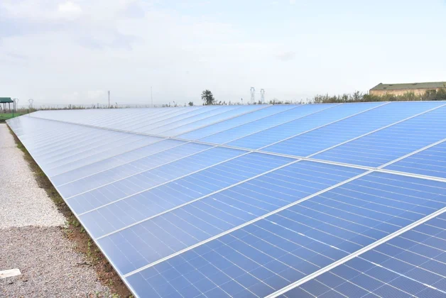 Lesieur Cristal déploie une centrale solaire à Aïn Harrouda pour réduire son empreinte carbone Lesieur Cristal déploie une centrale solaire à Aïn Harrouda pour réduire son empreinte carbone 1766573317481