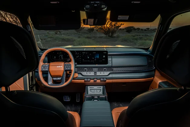 Kia Tasman : un pick-up ambitieux pour explorer de nouveaux horizons Kia Tasman 2. Kia Tasman Tackles Jordans Most Demanding Terrains in Landmark Desert Drive Experience Image Two
