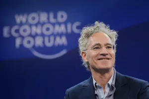 Avec l’IA, fin de l’immigration massive ? La prédiction d’Alex Karp à Davos IA Avec l’IA, fin de l’immigration massive ? La prédiction d’Alex Karp à Davos