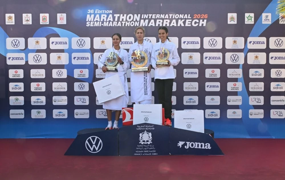 Marathon de Marrakech : la domination marocaine confirmée par Abdelhadi Labäli et Hayat Benhniya Marrakech Hayat Benhniya, Oumaïma Saoud et Kaoutar Farkoussi sur le podium féminin du Marathon international de Marrakech 2026