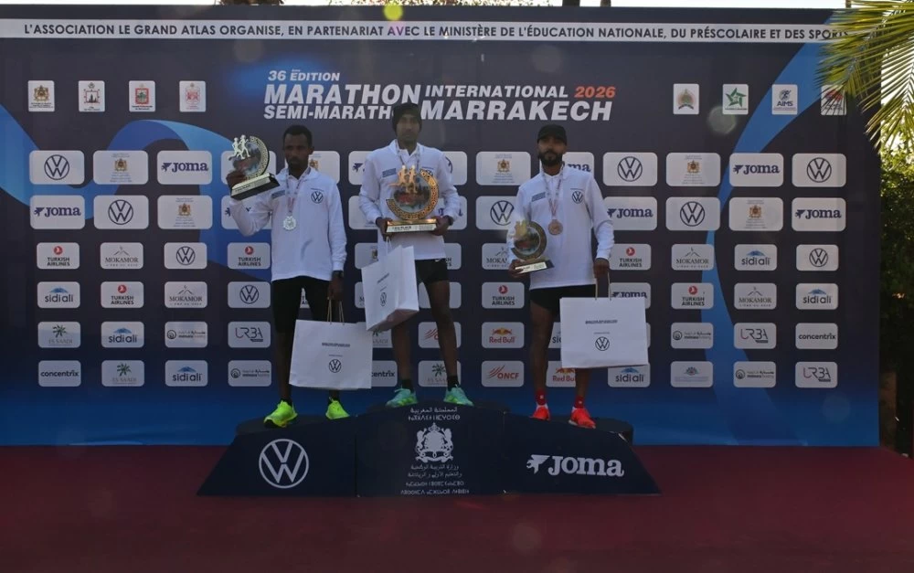 Marathon de Marrakech : la domination marocaine confirmée par Abdelhadi Labäli et Hayat Benhniya Marrakech Abdelhadi Labäli, Mekonen Hayimoro Yele et Youness Benar sur le podium du Marathon de Marrakech