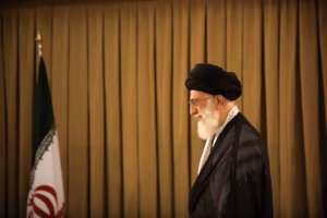Frappes en Iran : Donald Trump annonce la mort d’Ali Khamenei, Téhéran garde le silence Donald Trump Frappes en Iran : Donald Trump annonce la mort d’Ali Khamenei, Téhéran garde le silence