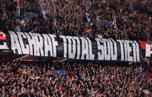PSG : les supporters affichent leur soutien à Achraf Hakimi après son renvoi devant la justice Achraf Hakimi image