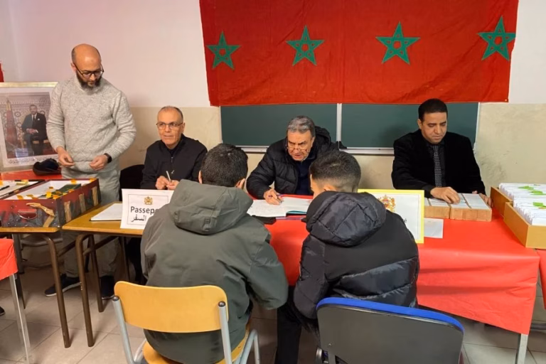 Ibiza : un consulat mobile facilite les démarches des Marocains résidant aux Baléares consulat mobile jura 900x600 1