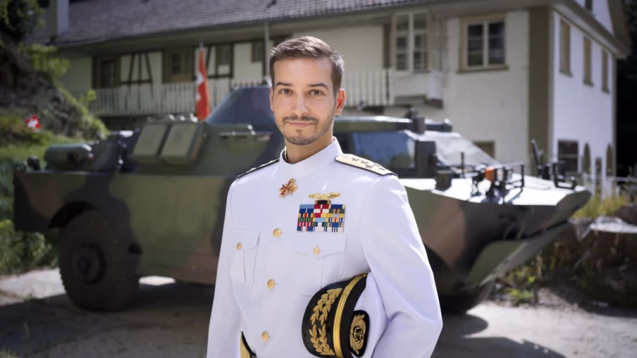 Suisse : Jonas Lauwiner, ce Suisse d’origine marocaine qui s’autoproclame roi Suisse Suisse