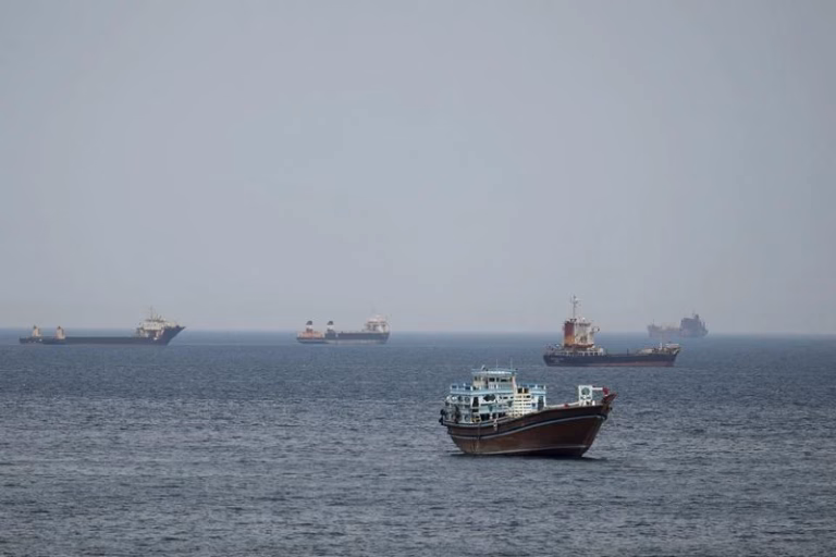 Les États-Unis suspendent les sanctions sur le pétrole iranien jusqu’au 21 août 2026 04 22T104315Z 1 LYNXMPEM3L0LB RTROPTP 4 IRAN CRISIS OMAN HORMUZ