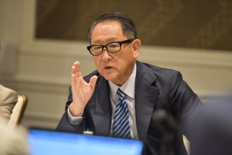 Toyota : Akio Toyoda avoue s’être senti « très seul » en défendant le moteur thermique Akio Toyoda