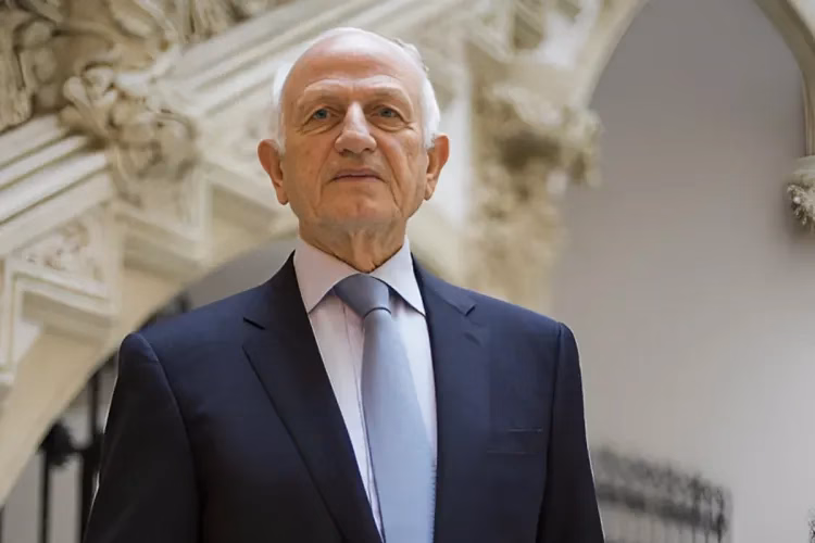 André Azoulay récompensé par le Prix Boutros Boutros-Ghali de la Paix M. Andre Azoulay represente Sa Majeste le Roi au Forum de Paris sur la