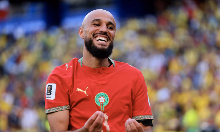 Mazraoui : « Après le Mondial, je veux arrêter le football pour devenir imam » Mazraoui 1