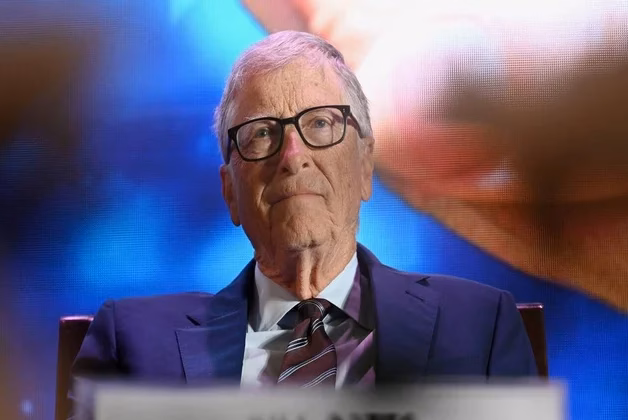Bill Gates et le mannequin secret : coulisses d’une image soigneusement construite bill gates