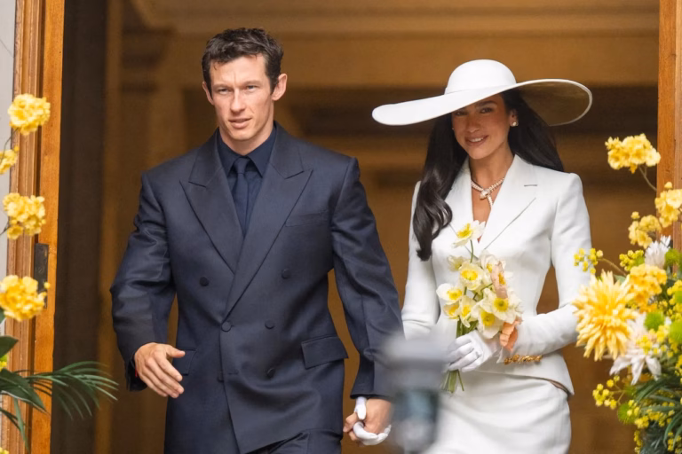Dua Lipa et Callum Turner officialisent leur union à Londres dua lippa copie
