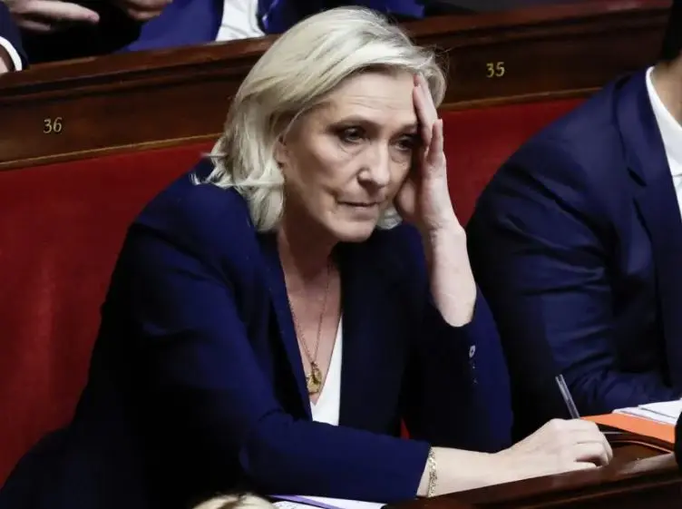 Marine Le Pen condamnée à 3 ans de prison : son avenir présidentiel fragilisé Marine Le Pen condamnée à 3 ans de prison Marine Le Pen condamnée à 3 ans de prison