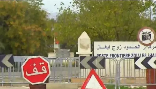 Ouverture exceptionnelle de la frontière Maroc-Algérie : 24 Marocains remis aux autorités marocaines Ouverture exceptionnelle de la frontière Maroc-Algérie Ouverture exceptionnelle de la frontière Maroc-Algérie