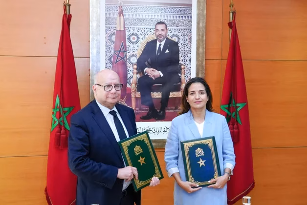 Leila Benali renforce la transparence avec l’adhésion du ministère au Portail national d’accès à l’information leila benali signature pndai acces information maroc 1